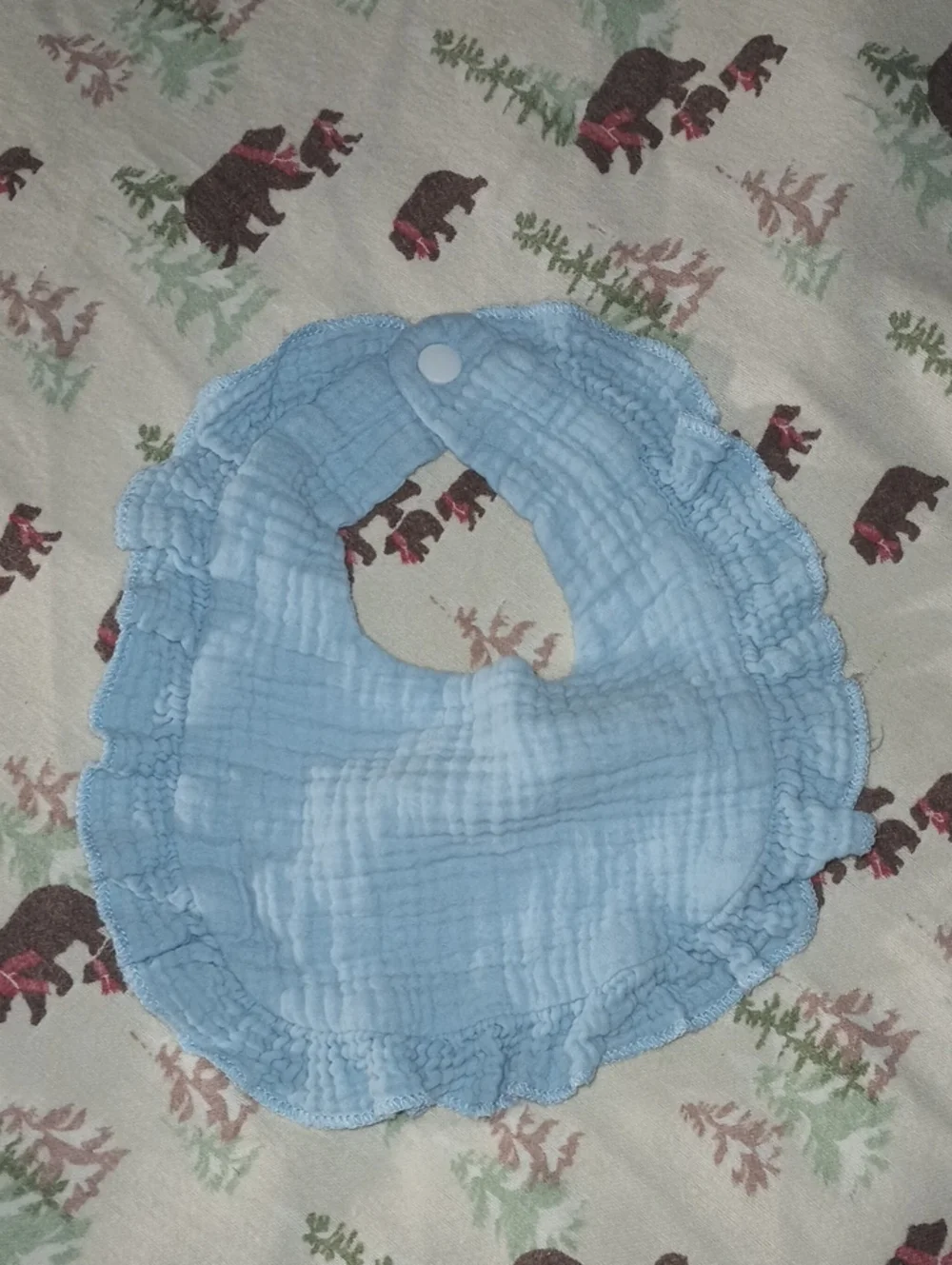 Pre-owned Lot Of 4 Baby Bibs.